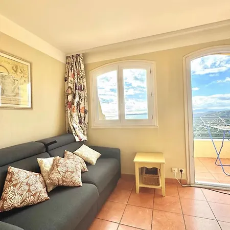 Apartamento With A Terrace And A Pool In Les Issambres