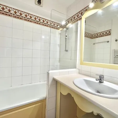 With A Terrace And A Pool In Les Issambres