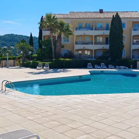 With A Terrace And A Pool In Les Issambres Appartement